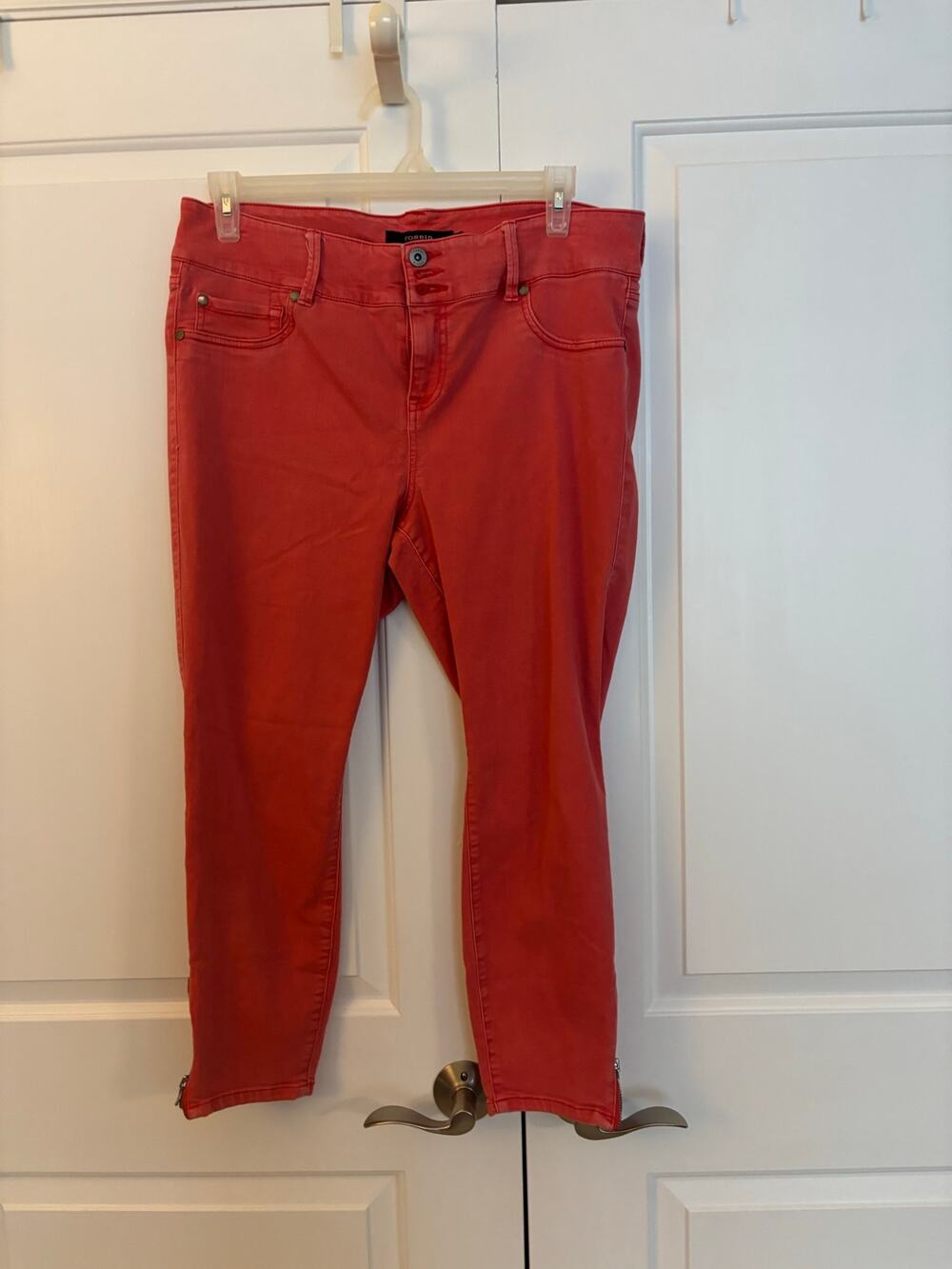 Torrid Red/Coral Cropped Skinny Jeggings with Ankle Zippers size 18